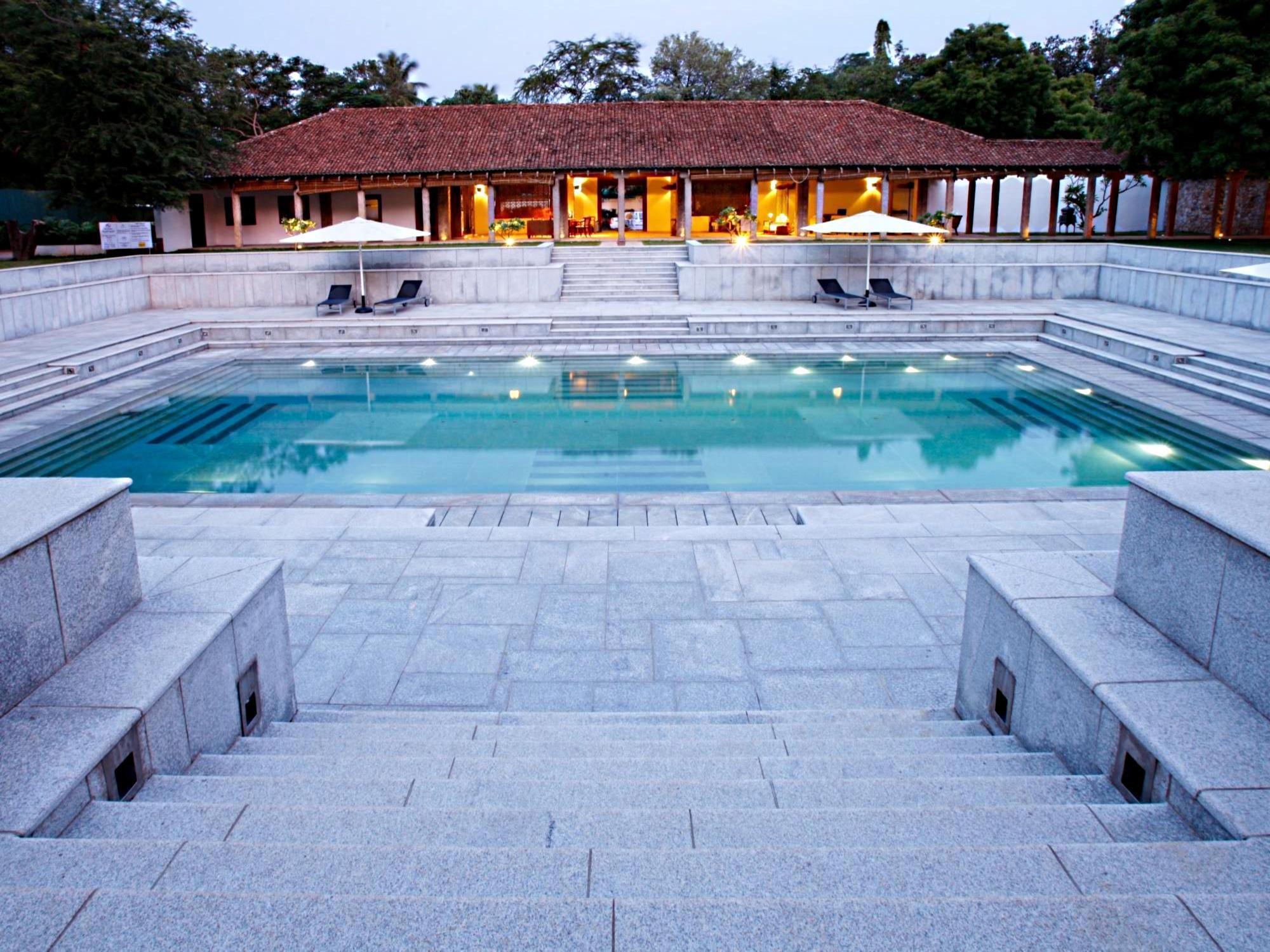 Heritage Madurai Eksteriør bilde The swimming pool at the resort
